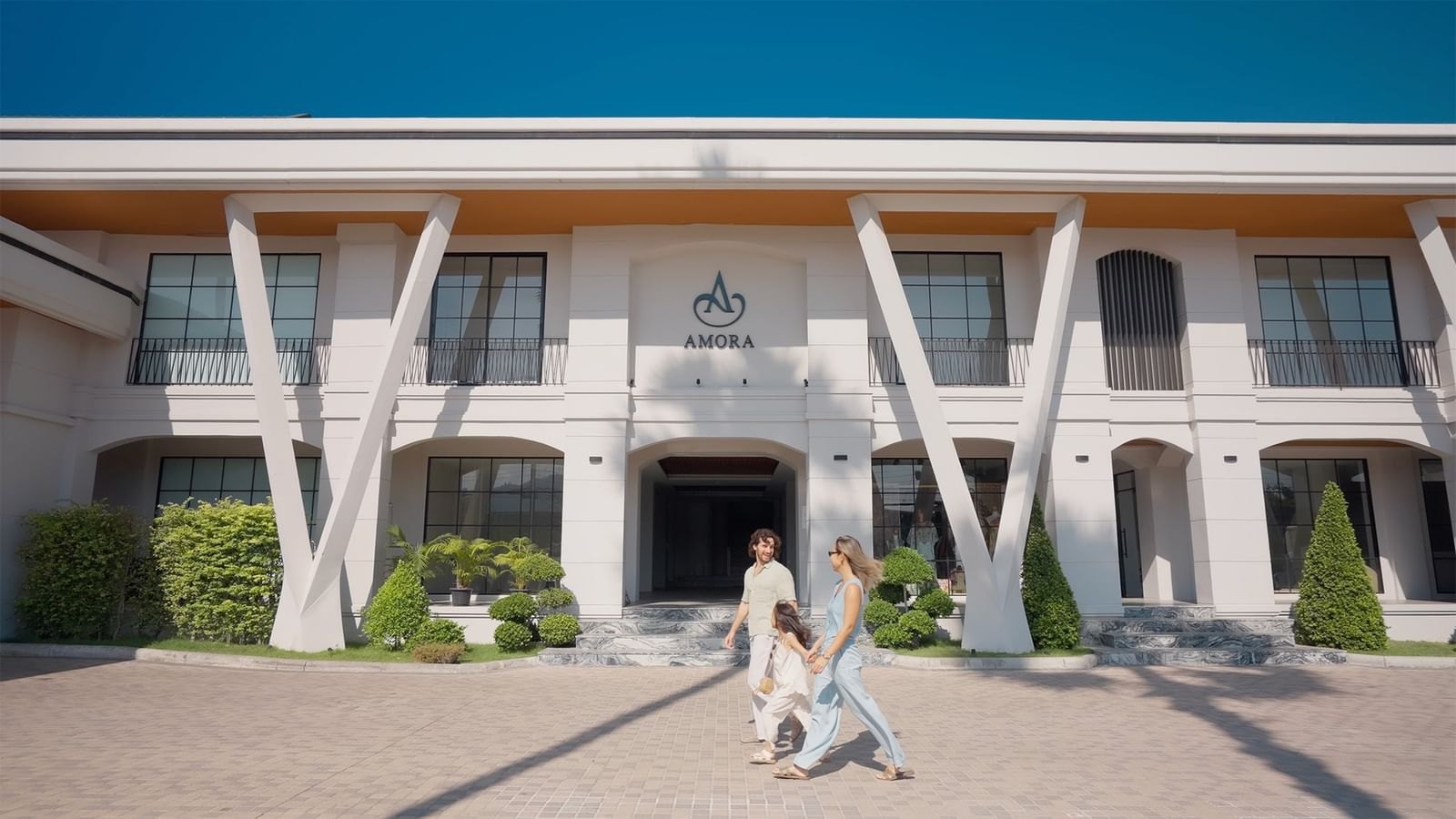 Entree van Amora Beach Resort